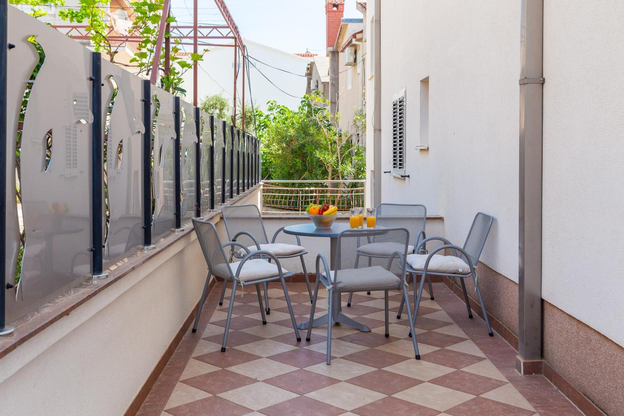 Brkic Apartments With Private Parking Makarska Eksteriør bilde