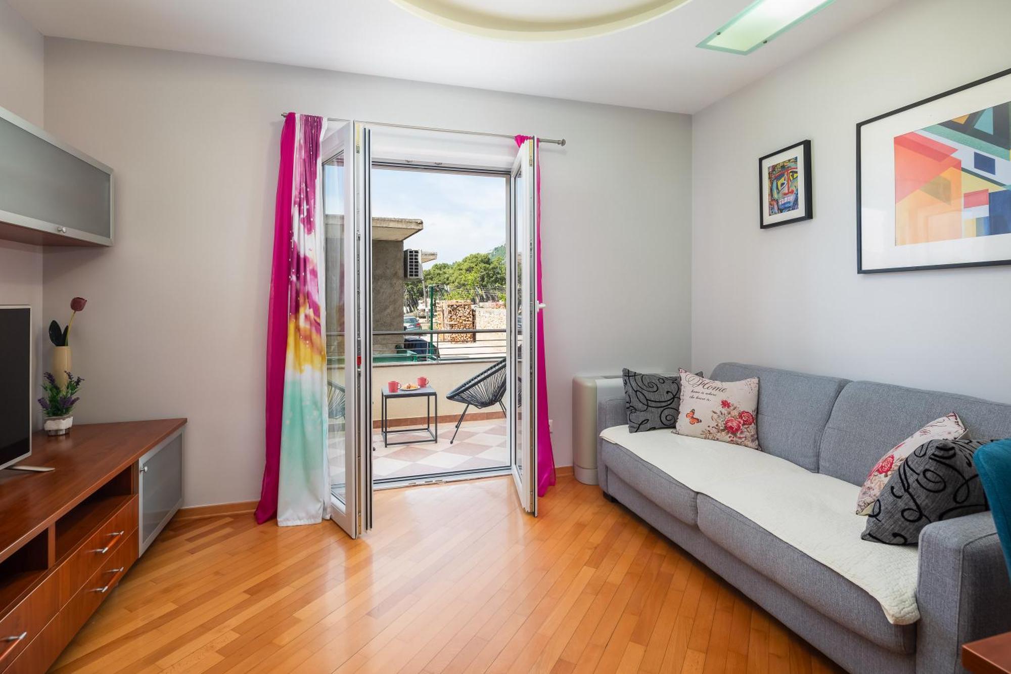 Brkic Apartments With Private Parking Makarska Rom bilde
