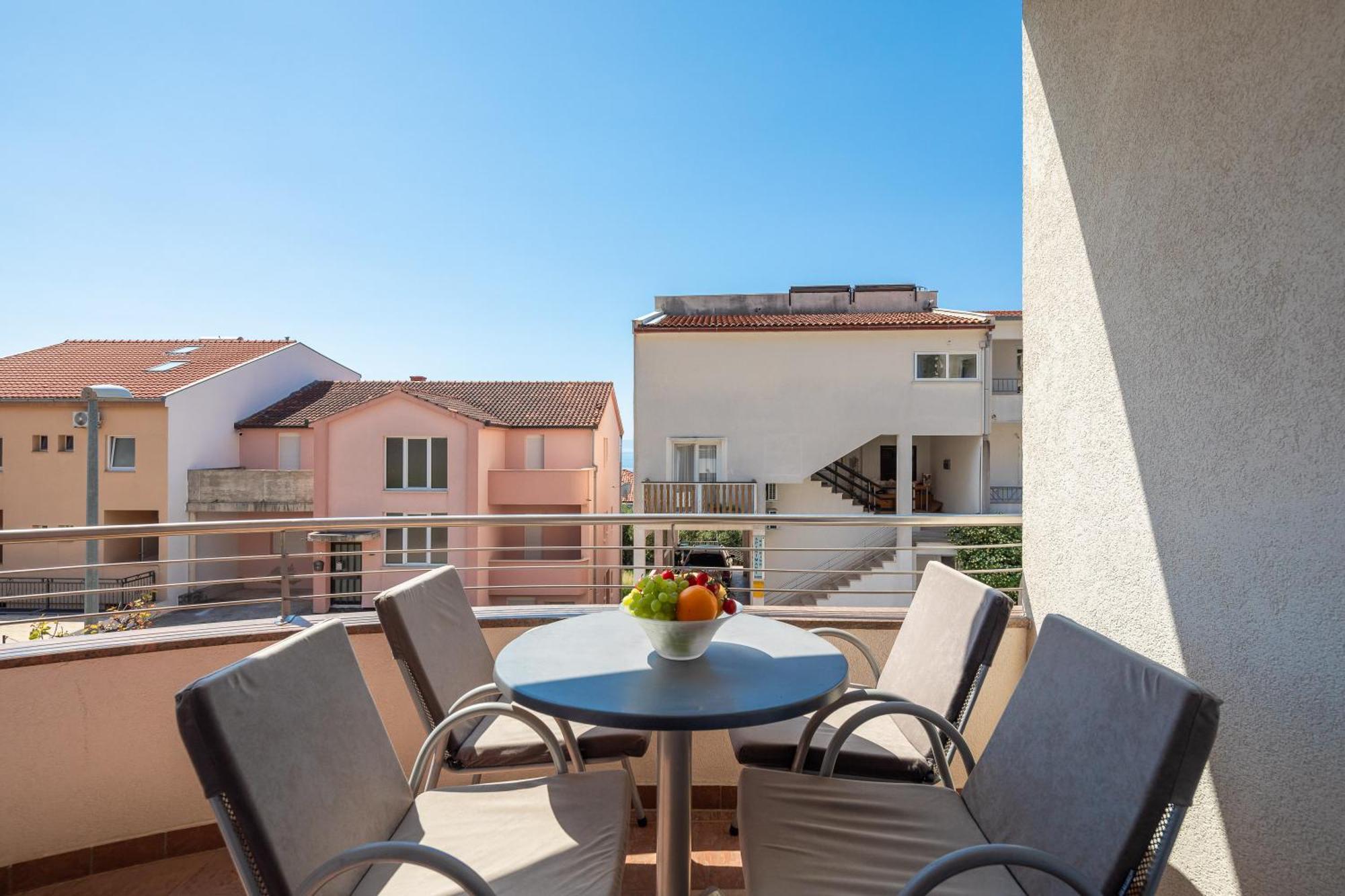 Brkic Apartments With Private Parking Makarska Rom bilde
